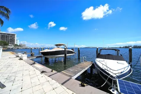 2101 Brickell Miami FL 33131