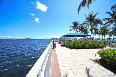 2101 Brickell Miami FL 33131