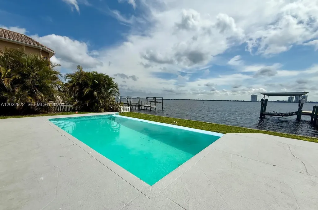 111 E North Shore Avenue Other City - In The State Of Florida FL 33917