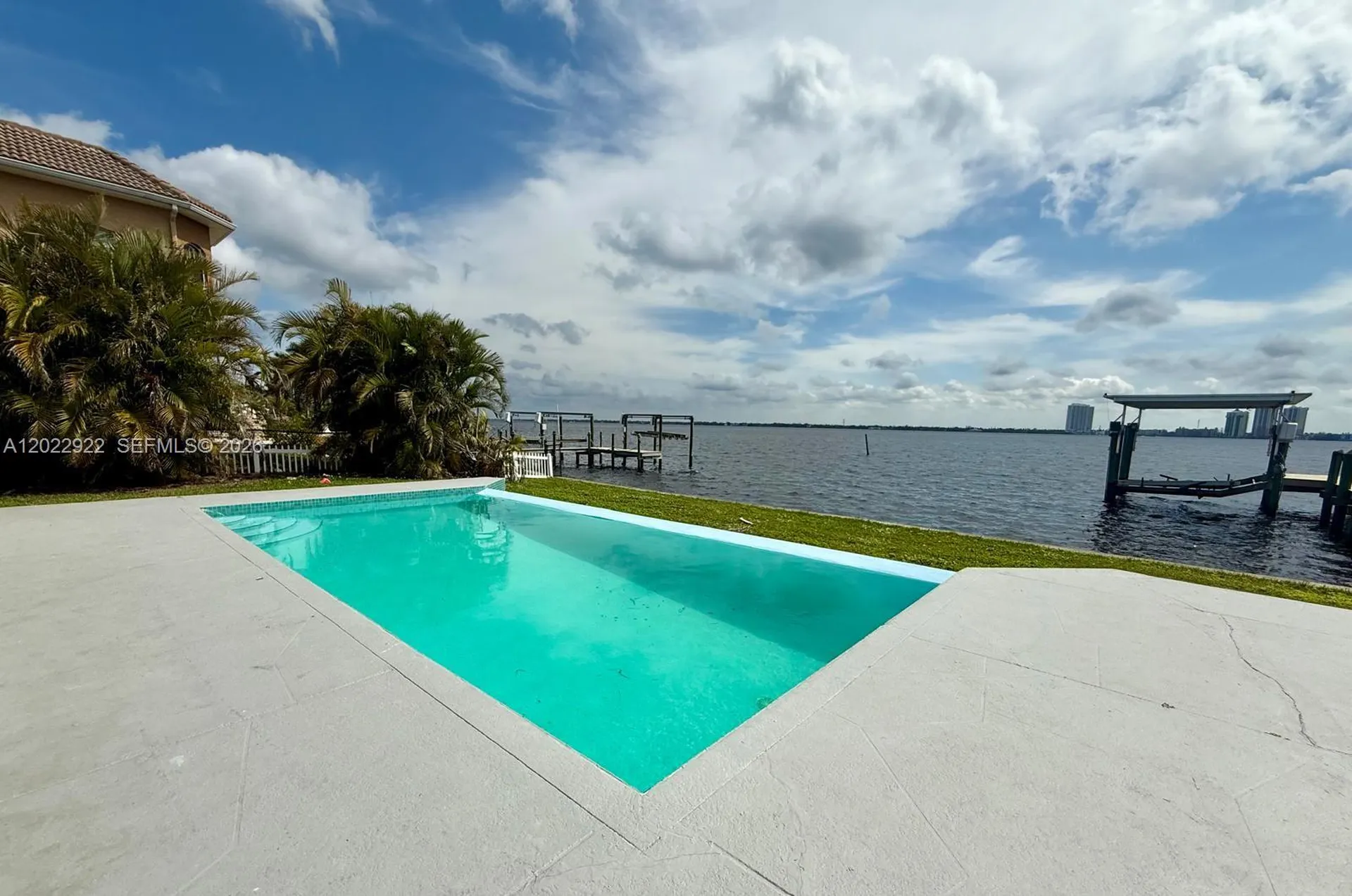 111 E North Shore Avenue Other City - In The State Of Florida FL 33917