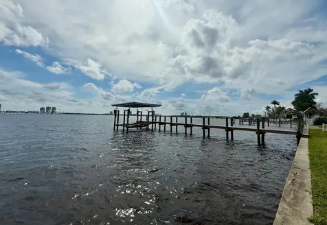 111 E North Shore Avenue Other City - In The State Of Florida FL 33917