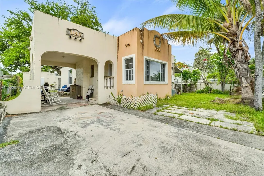 1122 NW 38th Street Miami FL 33127