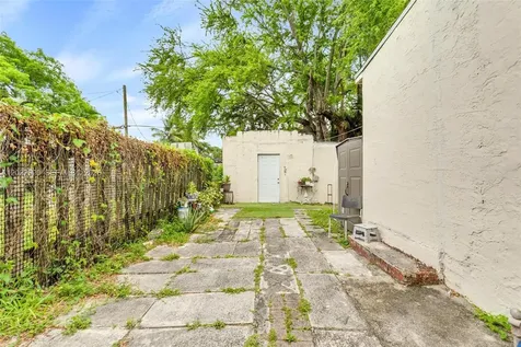 1122 NW 38th Street Miami FL 33127