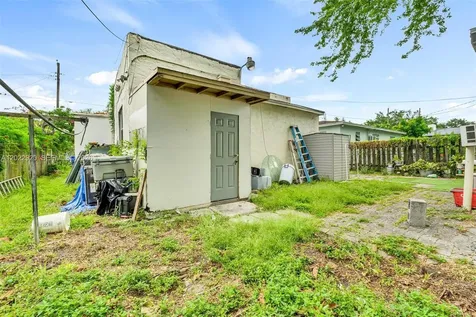 1122 NW 38th Street Miami FL 33127