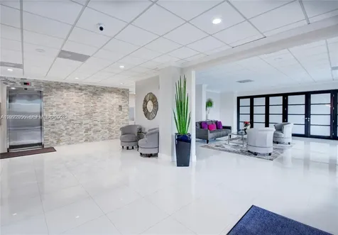 2017 S Ocean Drive Hallandale Beach FL 33009