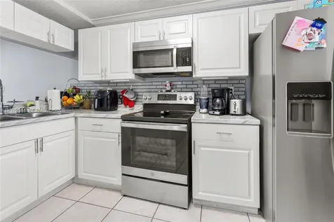 8454 NW 8th Street Miami FL 33126