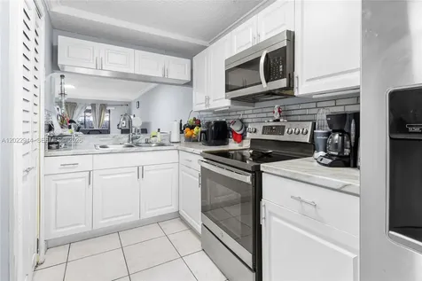 8454 NW 8th Street Miami FL 33126