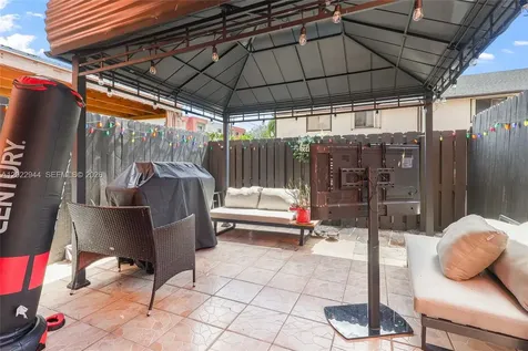8454 NW 8th Street Miami FL 33126