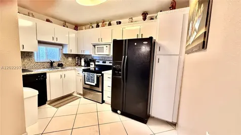 8961 S Hollybrook Boulevard Pembroke Pines FL 33025
