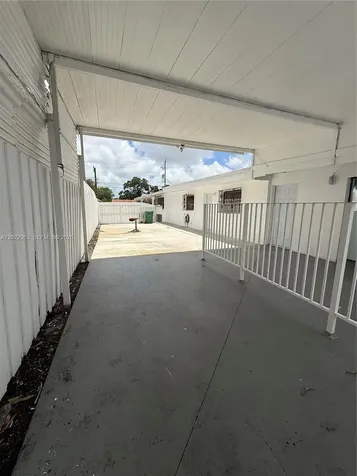 1046 NW 33rd Avenue Miami FL 33125