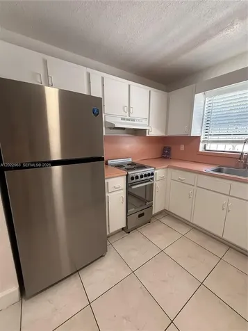 1046 NW 33rd Avenue Miami FL 33125