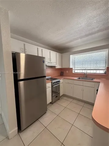 1046 NW 33rd Avenue Miami FL 33125