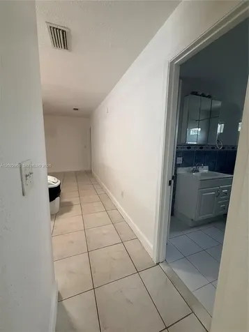 1046 NW 33rd Avenue Miami FL 33125