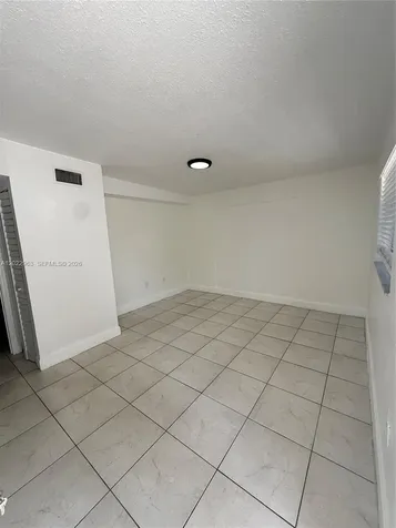 1046 NW 33rd Avenue Miami FL 33125
