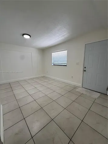 1046 NW 33rd Avenue Miami FL 33125