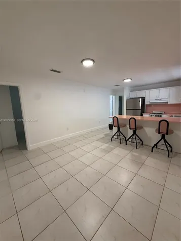 1046 NW 33rd Avenue Miami FL 33125