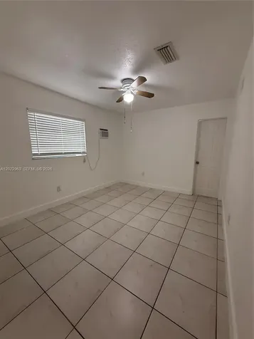 1046 NW 33rd Avenue Miami FL 33125