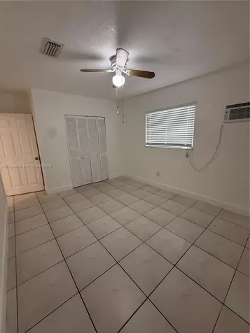 1046 NW 33rd Avenue Miami FL 33125