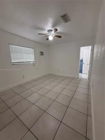 1046 NW 33rd Avenue Miami FL 33125