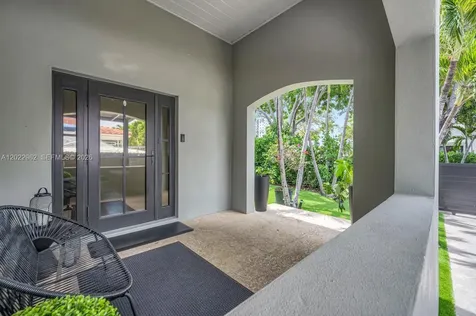 1852 SW 10th Street Miami FL 33135