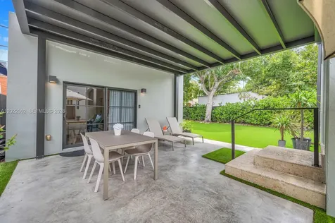 1852 SW 10th Street Miami FL 33135