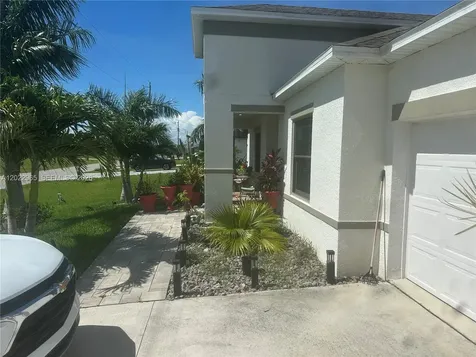 225 SW 31st Place Cape Coral FL 33991