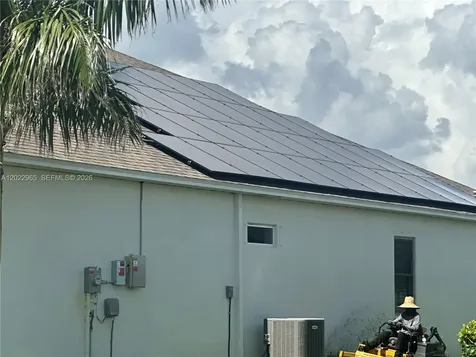225 SW 31st Place Cape Coral FL 33991