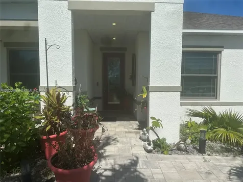 225 SW 31st Place Cape Coral FL 33991