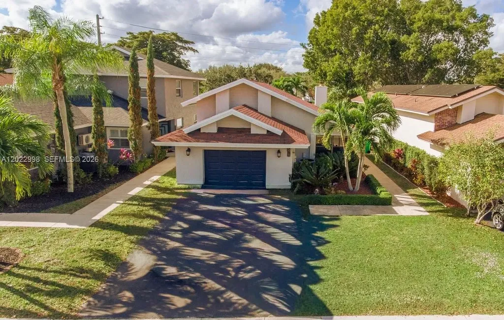 575 Lakeside Circle Sunrise FL 33326