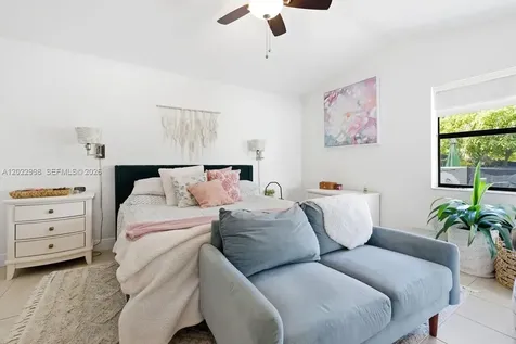 575 Lakeside Circle Sunrise FL 33326