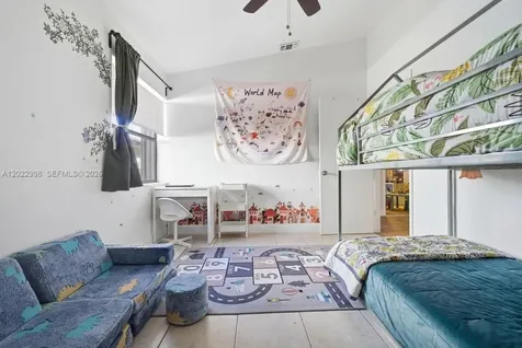 575 Lakeside Circle Sunrise FL 33326
