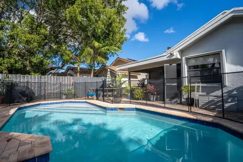 575 Lakeside Circle Sunrise FL 33326