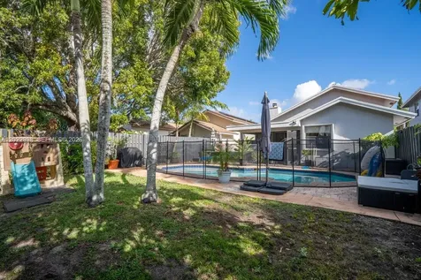 575 Lakeside Circle Sunrise FL 33326