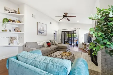 575 Lakeside Circle Sunrise FL 33326
