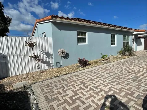 1310 N 70th Way Hollywood FL 33024