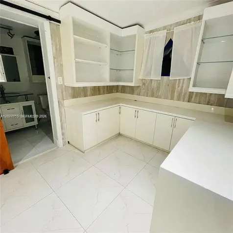 1310 N 70th Way Hollywood FL 33024
