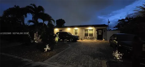 1310 N 70th Way Hollywood FL 33024