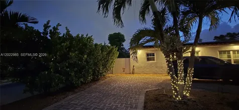 1310 N 70th Way Hollywood FL 33024