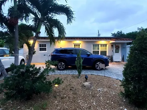 1310 N 70th Way Hollywood FL 33024