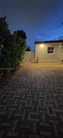 1310 N 70th Way Hollywood FL 33024