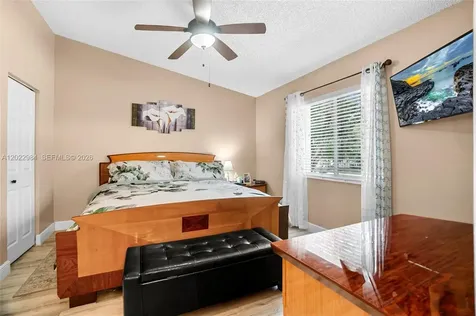 881 NW 208th Drive Pembroke Pines FL 33029
