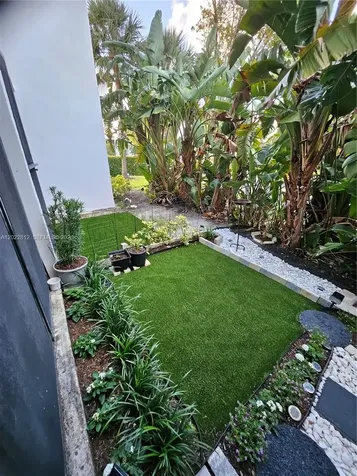 212 Lake Pointe Drive Oakland Park FL 33309