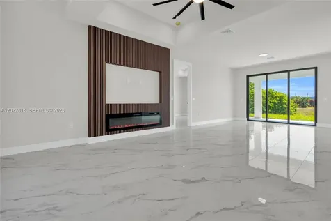 1413 NE 4th Place Cape Coral FL 33909