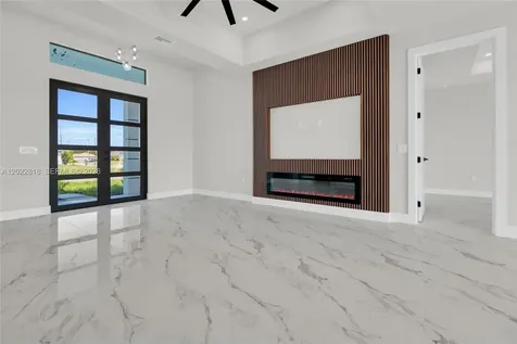 1413 NE 4th Place Cape Coral FL 33909
