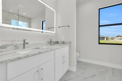 1413 NE 4th Place Cape Coral FL 33909