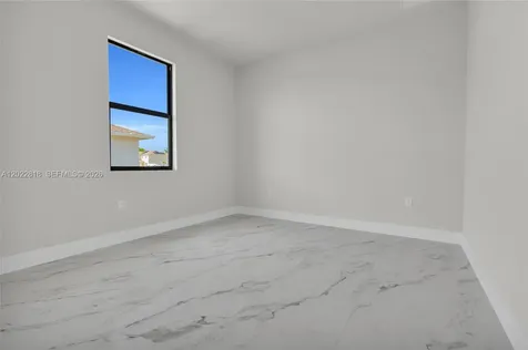 1413 NE 4th Place Cape Coral FL 33909