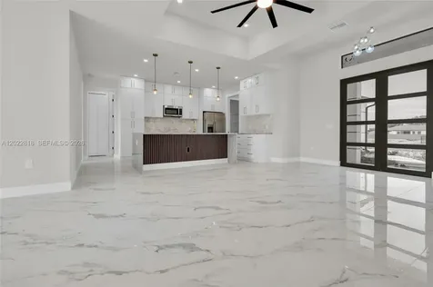 1413 NE 4th Place Cape Coral FL 33909