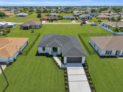 1413 NE 4th Place Cape Coral FL 33909