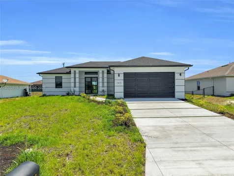 1413 NE 4th Place Cape Coral FL 33909
