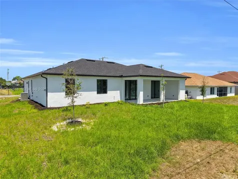 1413 NE 4th Place Cape Coral FL 33909